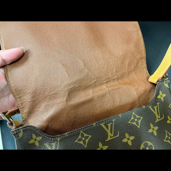 Louis Vuitton Tango w/ Long strap - Picture 14 of 16